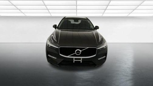 2022 Volvo XC60 B5 Momentum
