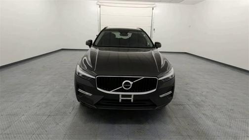 2022 Volvo XC60 B5 Momentum