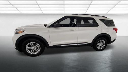 Star White Metallic Tri-Coat 2023 Ford Explorer XLT