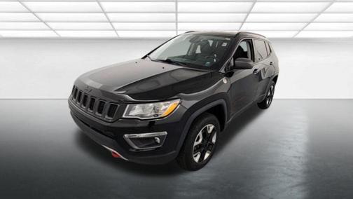 Diamond Black Crystal Pearlcoat 2018 Jeep Compass Trailhawk