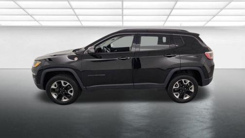 Diamond Black Crystal Pearlcoat 2018 Jeep Compass Trailhawk