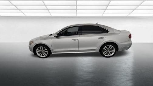 Reflex Silver Metallic 2017 Volkswagen Passat 1.8T SE w/Technology