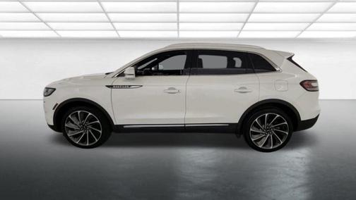 Pristine White Metallic Tri-Coat 2023 Lincoln Nautilus Reserve