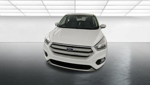 Oxford White 2019 Ford Escape SE