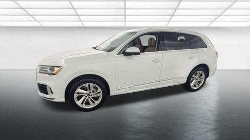 2023 Audi Q7 45 Premium Plus