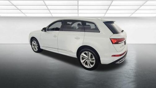 2023 Audi Q7 45 Premium Plus