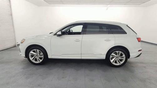 2023 Audi Q7 45 Premium Plus