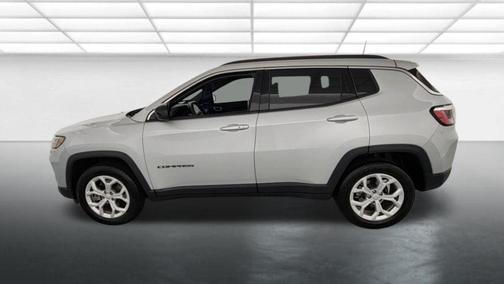 Silver Zynith Metallic Clearcoat 2024 Jeep Compass Latitude