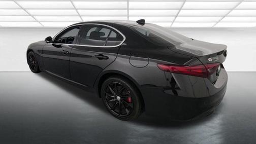 Alfa Black 2017 Alfa Romeo Giulia Base