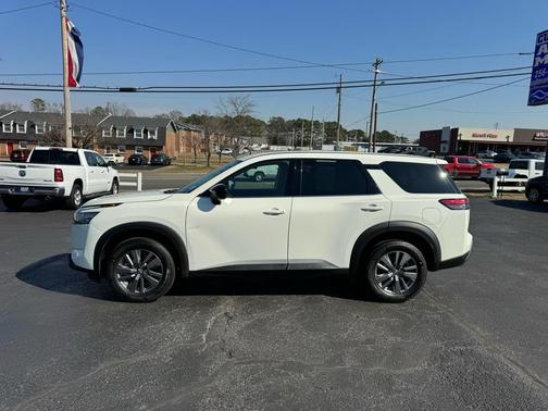 2023 Nissan Pathfinder S 4WD
