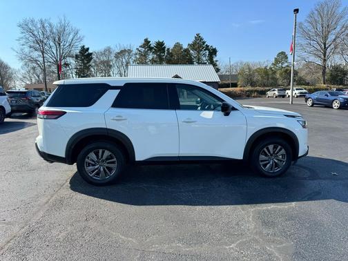 2023 Nissan Pathfinder S 4WD