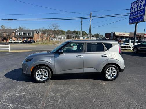 2024 Kia Soul LX IVT