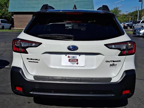 Crystal White Pearl 2025 Subaru Outback Onyx Edition