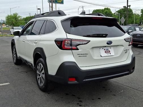 Crystal White Pearl 2025 Subaru Outback Premium