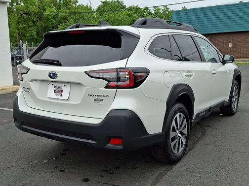 Crystal White Pearl 2025 Subaru Outback Premium
