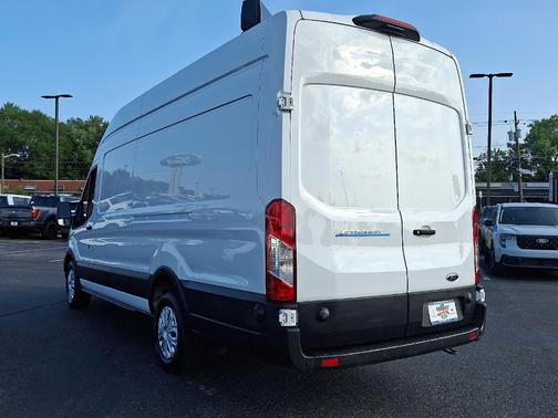2023 Ford E-Transit Base