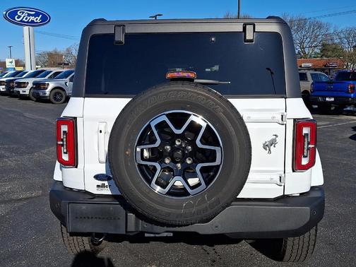 Oxford White 2025 Ford Bronco Outer Banks