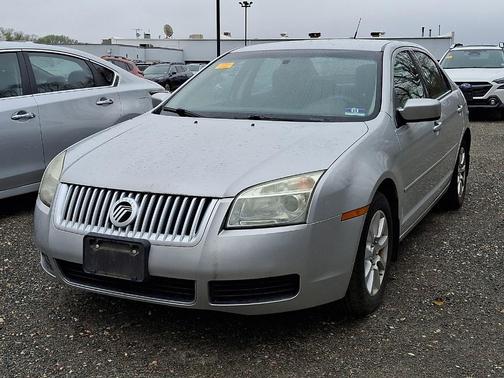 Brilliant Silver Clearcoat Metallic 2009 Mercury Milan I-4