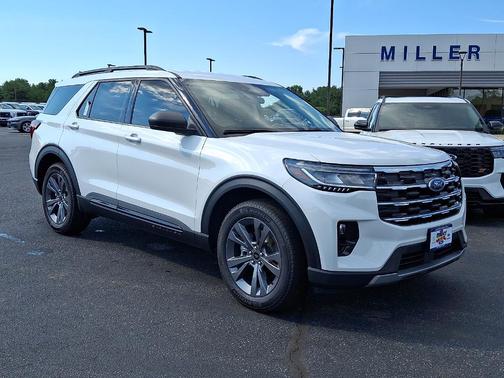 Star White 2026 Ford Explorer Active