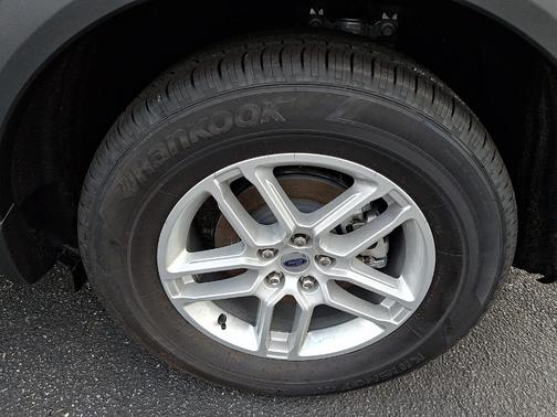 Carbonized Gray Metallic 2026 Ford Explorer Active