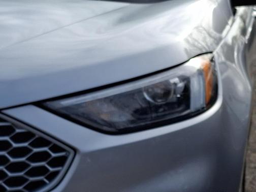 Iconic Silver Metallic 2023 Ford Edge SEL