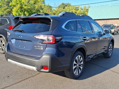 2025 Subaru Outback Touring XT