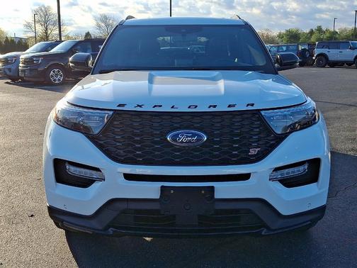 Star White 2023 Ford Explorer ST