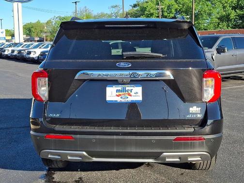 Agate Black Metallic 2023 Ford Explorer XLT