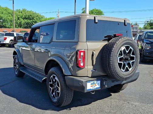 Gray 2025 Ford Bronco Outer Banks
