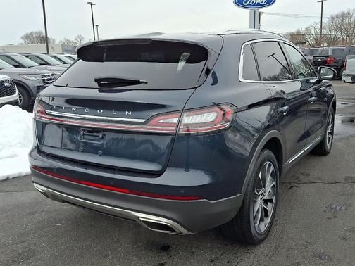 2022 Lincoln Nautilus Reserve