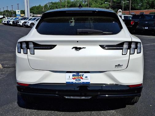 Star White Metallic Tri-Coat 2023 Ford Mustang Mach-E Premium