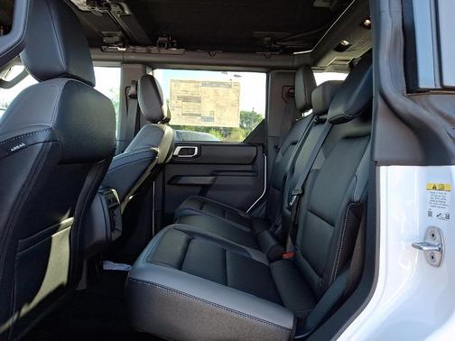 Oxford White 2026 Ford Bronco Outer Banks