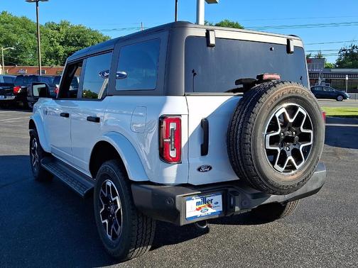 Oxford White 2026 Ford Bronco Outer Banks