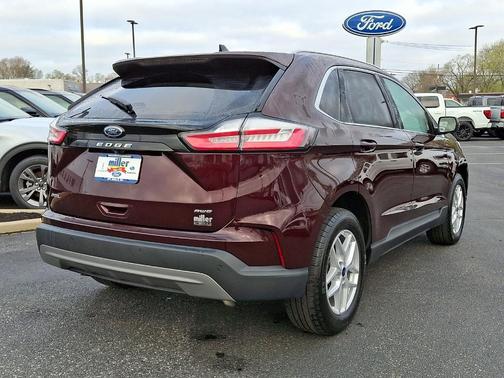 Burgundy 2022 Ford Edge SEL