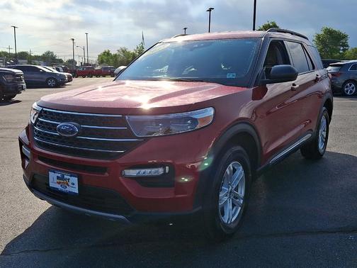 Rapid Red Metallic Tinted Clearcoat 2023 Ford Explorer XLT