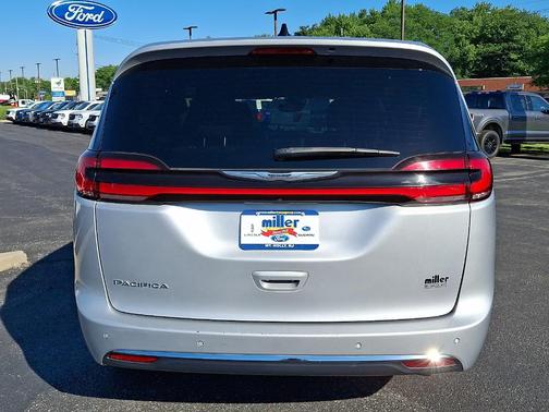 Silver Mist Clearcoat 2023 Chrysler Pacifica Touring