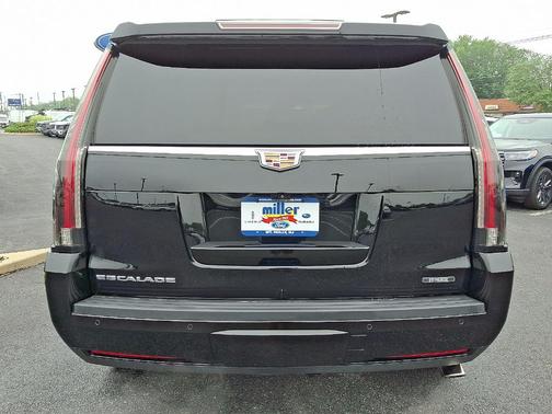 2018 Cadillac Escalade Luxury