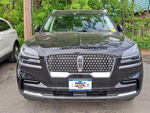Infinite Black Clearcoat Metallic 2023 Lincoln Aviator Standard AWD