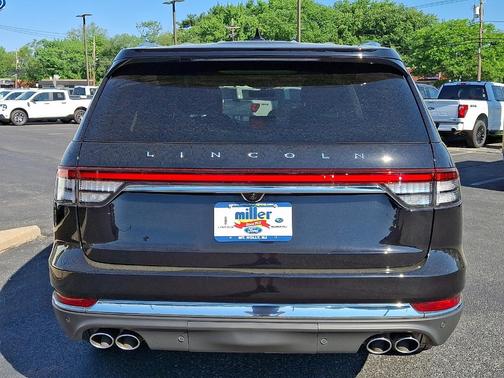 Infinite Black Clearcoat Metallic 2023 Lincoln Aviator Standard AWD