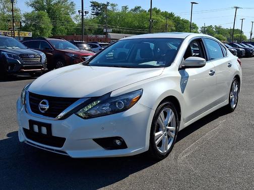 Pearl White 2017 Nissan Altima 3.5 SL