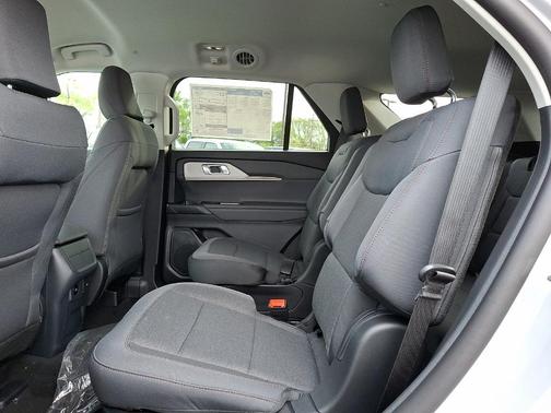 Space White Metallic 2026 Ford Explorer Active