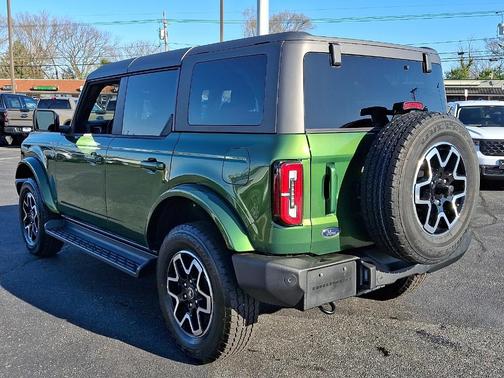 Eruption Green Metallic 2025 Ford Bronco Outer Banks
