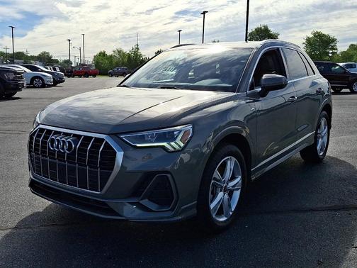 Chronos Gray Metallic 2024 Audi Q3 45 S line Premium
