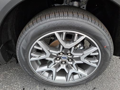 Star White 2027 Ford Explorer Platinum