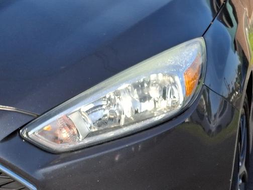 Magnetic Metallic 2015 Ford Focus SE