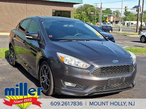 Magnetic Metallic 2015 Ford Focus SE