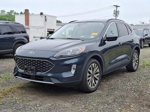 2022 Ford Escape Titanium