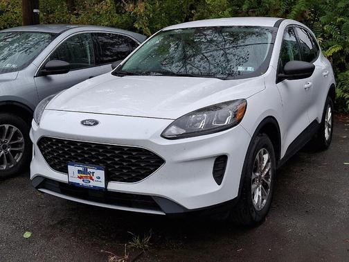 Oxford White 2022 Ford Escape SE