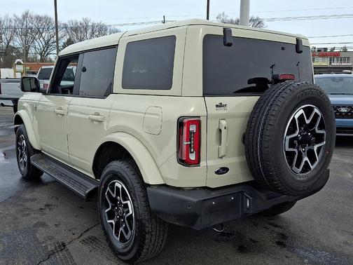 2025 Ford Bronco Outer Banks