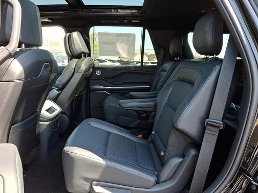 Infinite Black Metallic 2026 Lincoln Navigator Reserve